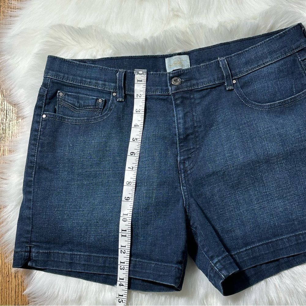 Levi's Blue Jean Shorts Relaxed Fit Mid-Length - Picture 10 of 11